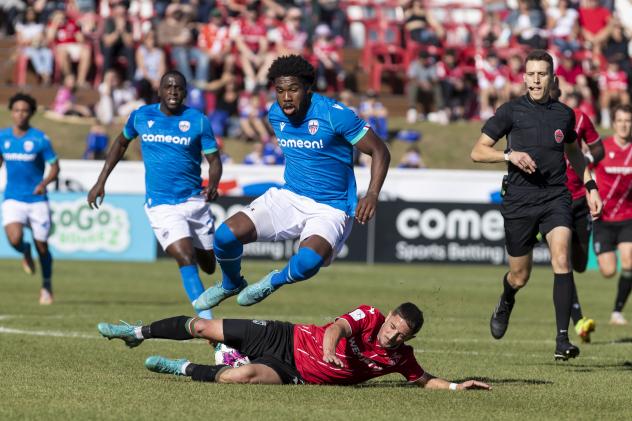 Atlético Ottawa battles Cavalry FC