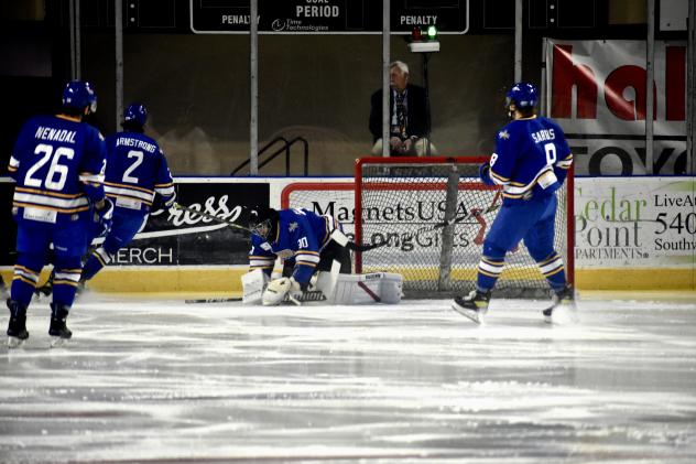 Roanoke Rail Yard Dawgs goaltender Sammy Bernard