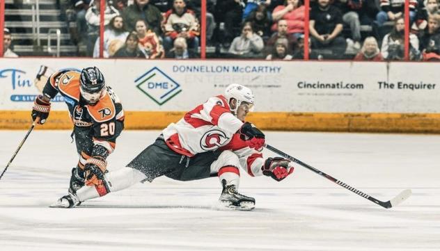 Max Balinson handles the puck for the Cincinnati Cyclones