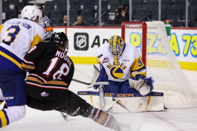 Saskatoon Blades goaltender Austin Elliot