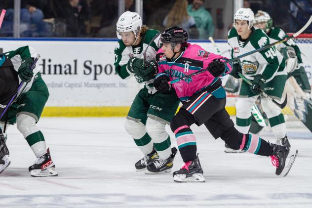 Kelowna Rockets battle the Everett Silvertips