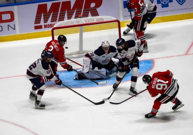 Saginaw Spirit goaltender Tristan Lennox faces the Niagara IceDogs